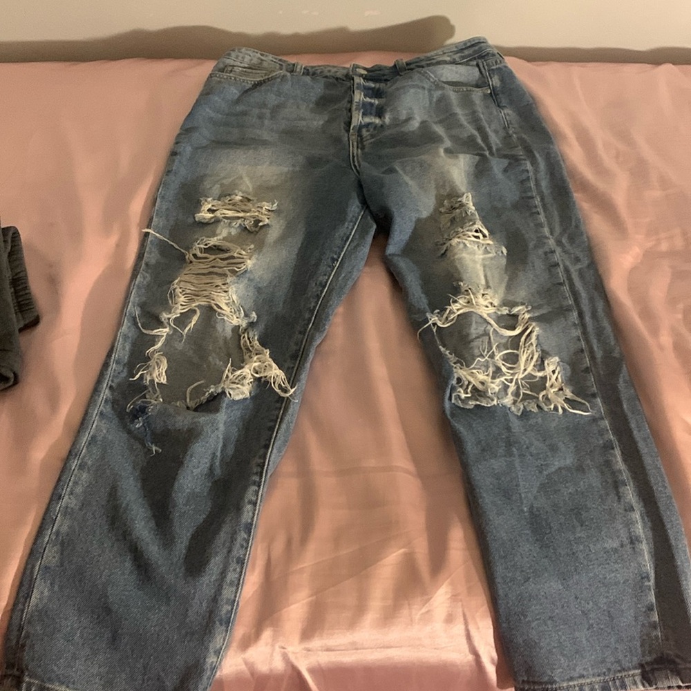 High waisted ripped Mom jeans